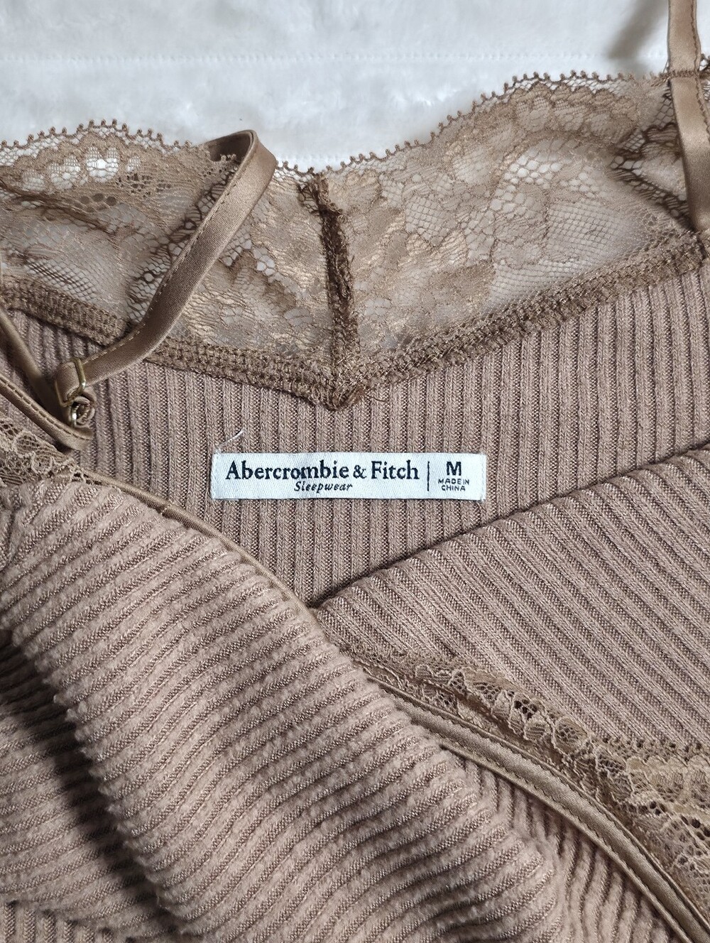 Set Abercrombie & Fitch Sleepwear Pajama Set, Medium, Tan, Sweatpants, Camisole - Picture 4 of 10